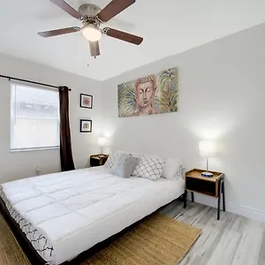 https://modern-bayshore-home-50.hotelstampa.org